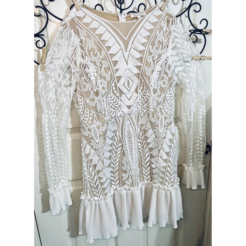 Elegant White Long Sleeve Dress